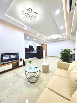 Res 11-Lạc Long Quân, 3 bedrooms, 155 million rent a month 89 m2 full interior.