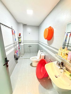 Rent a floor of one Năm Châu P. Seven-year-olds, 90 meters, private passage.