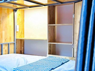 The dorm's empty. 1 G. Woman 1.35 million perG.
