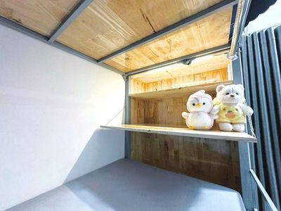 The dorm's empty. 1 G. Woman 1.35 million perG.