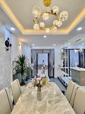Rent a mini-la on số 30 -- three bedrooms, four toilets, 15 million.