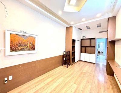 Rent one Lý Nam Đế District 11. Four-four x 14 meters three floors costs 27 million a month.