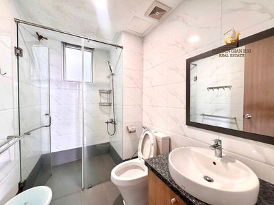 Sunrise Riverside 99 m2; broad, cool design