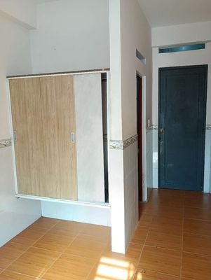 The Open Window Room, Light all day, next to the University of Business for 3 minutes.