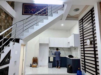 Phú Nhuận is equal to 4.6 meters long. 15 meters long, 3 floors of business only 22 million.
