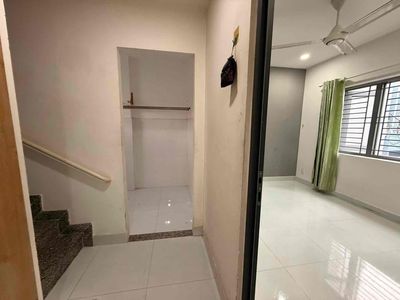 Nice two-story 1041/62 Trần Xuân Soạn alleyway right now.