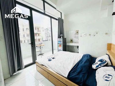 The next room next to the University of Constitution rides 3 p conveniently