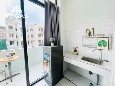 The next room next to the University of Constitution rides 3 p conveniently