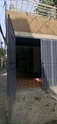 Two sideways, eight meters, Lê Văn Duyệt, three bedrooms, broad yard, 20 million a month.