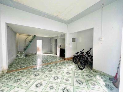 Rent 40 meters a foot out of a 2-meter alley in the county quarter market.