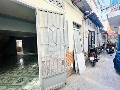 Rent 40 meters a foot out of a 2-meter alley in the county quarter market.