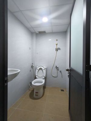 4 X 17 M near the shower