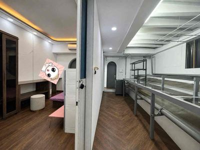 A 60-foot bedroom. Kitchen. A private Lake Garden Hotel.