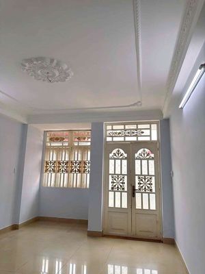 To rent Lạc Long Quân, Tân Bình, 16 million, 6 bedrooms, 4 stories.
