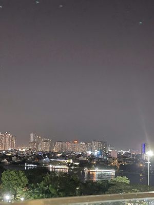 Rent good rent for three river-view bedrooms, top furniture, Vinhomes Central Park.