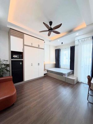 The Bàn Cờ District Service House