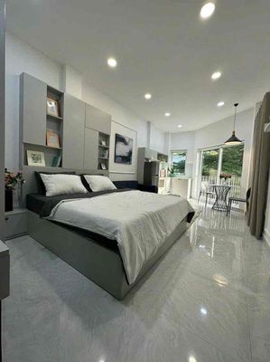 Rent the balcony studio 35 meters, just 6 million7 near the fit, ufrene, vien disease.