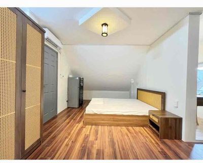 It's the owner who rented the Zqz Room.