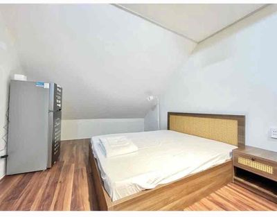 It's the owner who rented the Zqz Room.