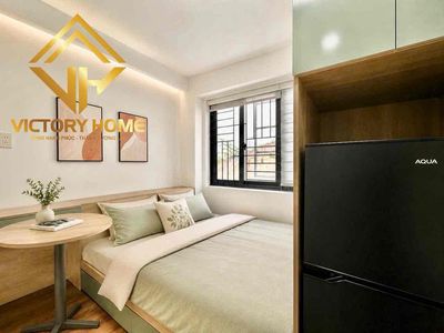 A private laundromat of cheap sky windows