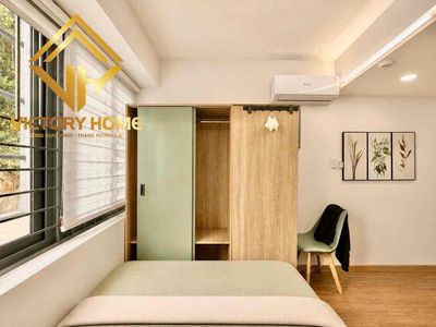 A private laundromat of cheap sky windows