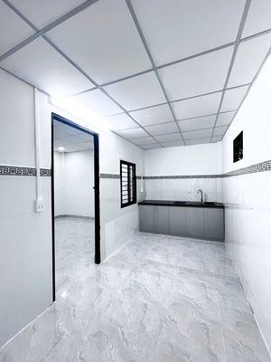 Rent a Linh Đông-car alley house. Three bedrooms, 100 meters, which is good for storage.