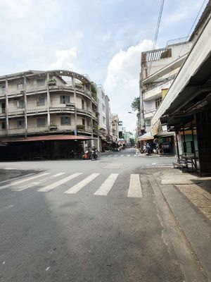 Rent the New City Market Front, 5-4 x 20-5 plate 6 room 4 toilets