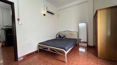 Rent a Phan Xích Long-40-foot apartment. One bedroom.