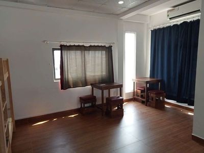 Big, new, nice, high-end furniture, nice, now free room.