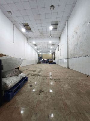 Renting a five-by-five-by-five-two-fold warehouse, print, clothing...