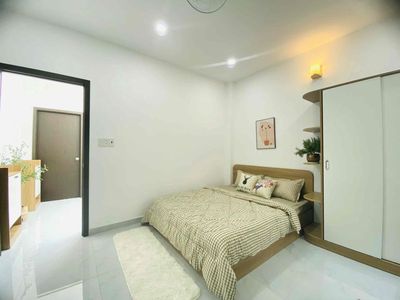Studio apartment is full of furniture, private laundry, quiet solely near Chan