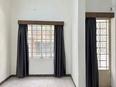 Yeah. The Huỳnh Văn Bánh alley-- 3 bedrooms -- nice house-- 16.5 million a month.