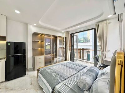 Studios split the Private Washing Department near Tan Son Nhut