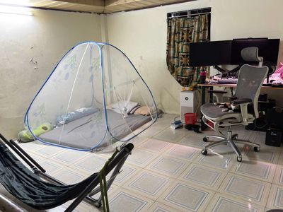 Rent Gaths 4 x 15 area. There's a bedroom.