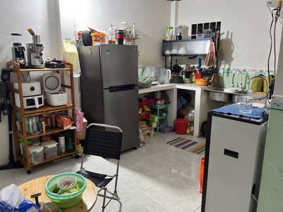Rent Gaths 4 x 15 area. There's a bedroom.