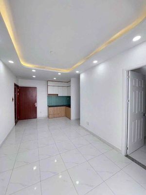 I rented out a flat in Lotus Sen Hồng. Two empty bedrooms.