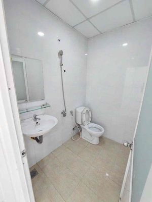 I rented out a flat in Lotus Sen Hồng. Two empty bedrooms.
