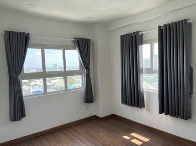 Rent the three-room corner. Two-foot-two-two-block-a-15th floor for nine million a month.