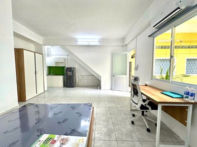 ground floor suite + right near the city may be business