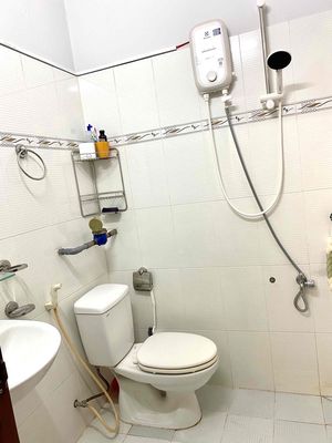 Rent room on Lê Trực.