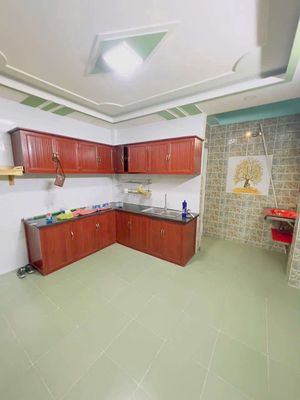 Rent a nice clean house. Three-five-and-a-half cars. 1122 Quang Trung Gò Vấp-15 million.