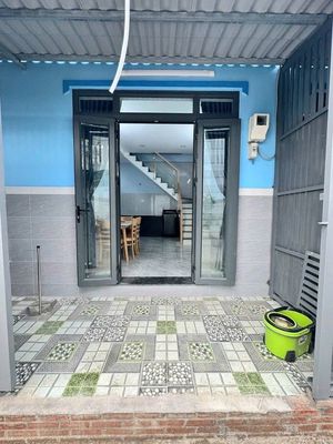 Three bedrooms, two toilets ready to go to the dumpway -- 22 Linh Đông near apartment 4 S.