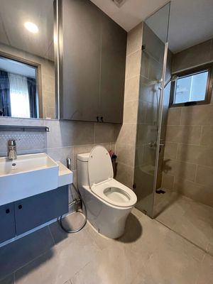 Nine million a month. Rent two bedrooms full of furniture; Hei Xiang.