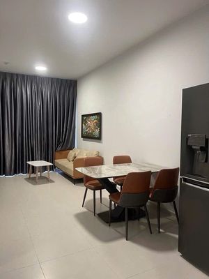 Nine million a month. Rent two bedrooms full of furniture; Hei Xiang.