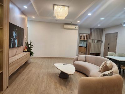 The package for renting C/C he's in 6th districts, diverse furniture, two bedrooms, two toilets.