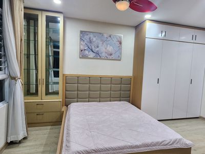The package for renting C/C he's in 6th districts, diverse furniture, two bedrooms, two toilets.
