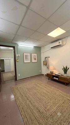 Rent a cash house, 10th District - only 15 million a month.