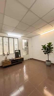 Rent a cash house, 10th District - only 15 million a month.