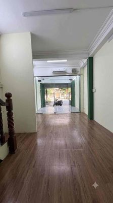 Rent a cash house, 10th District - only 15 million a month.