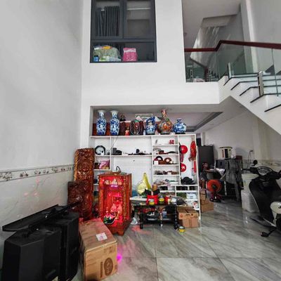 A Lý Nam Đế-7.11-4 on 3 bedrooms. Three toilets -- 27 million refrigerators.